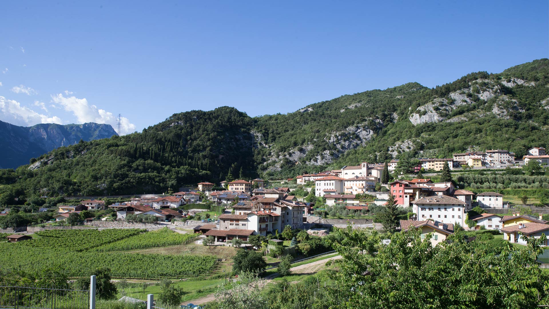 Appartamenti La Giostra a Drena, in una zona tranquilla immersa nel verde.